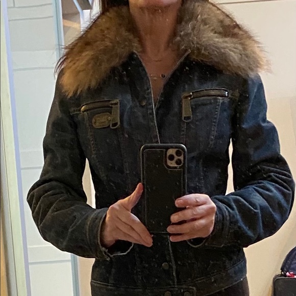 D&G (Dolce & Gabbana) Vintage denim jacket with genuine fur detachable collar. - Picture 4 of 6